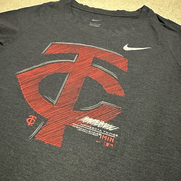 Minnesota twins T shirt - Picture 2 of 2